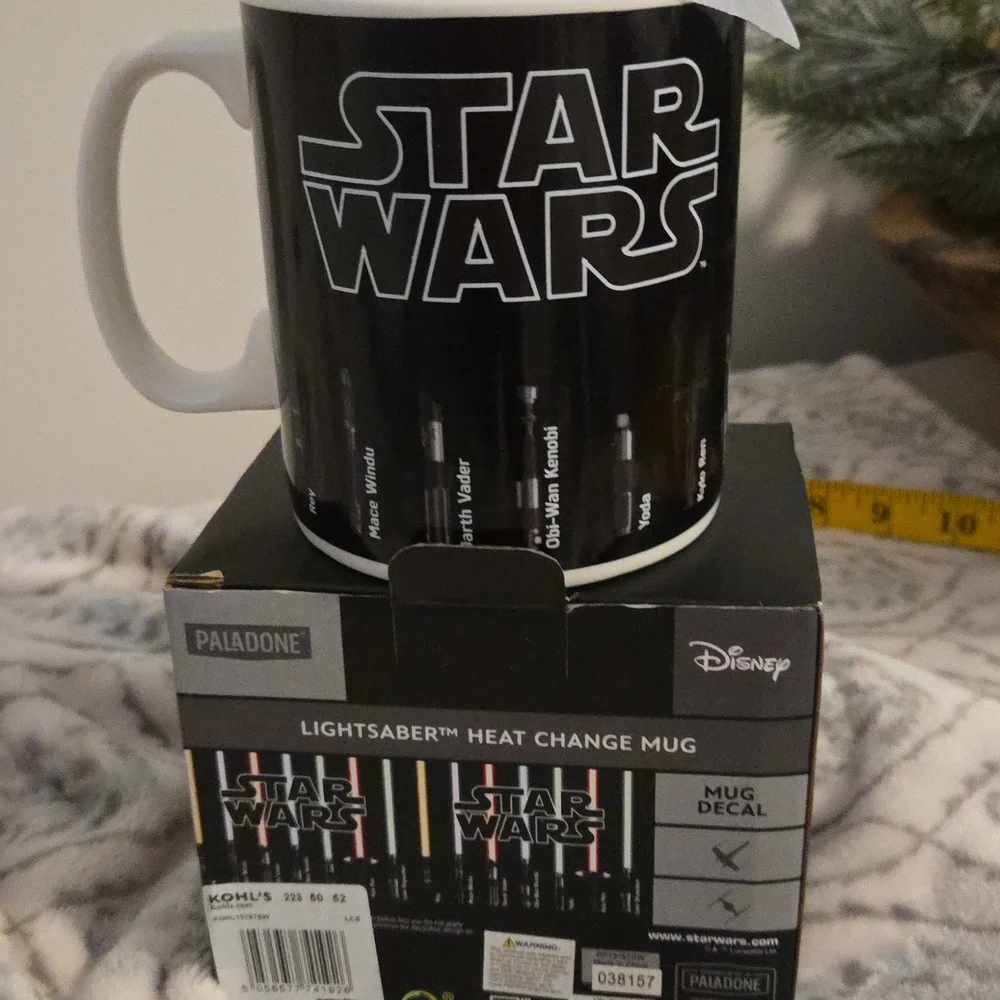 Star Wars Black and White Heat Change Mug - Picture 2 of 3